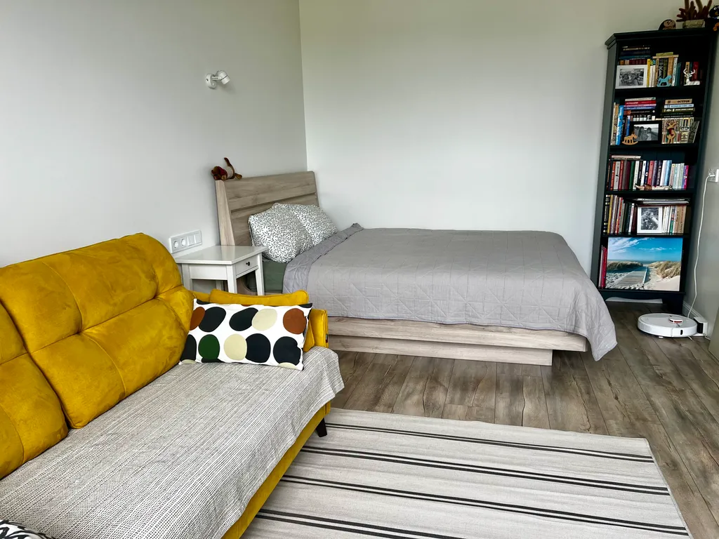 Современная уютная квартира около моря