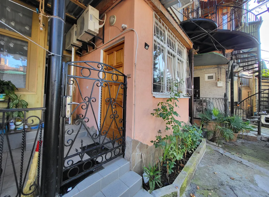 Уютная квартира, в 150 метрах от Массандровского пляжа