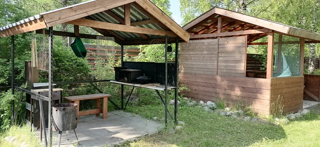 Дом рядом с озером