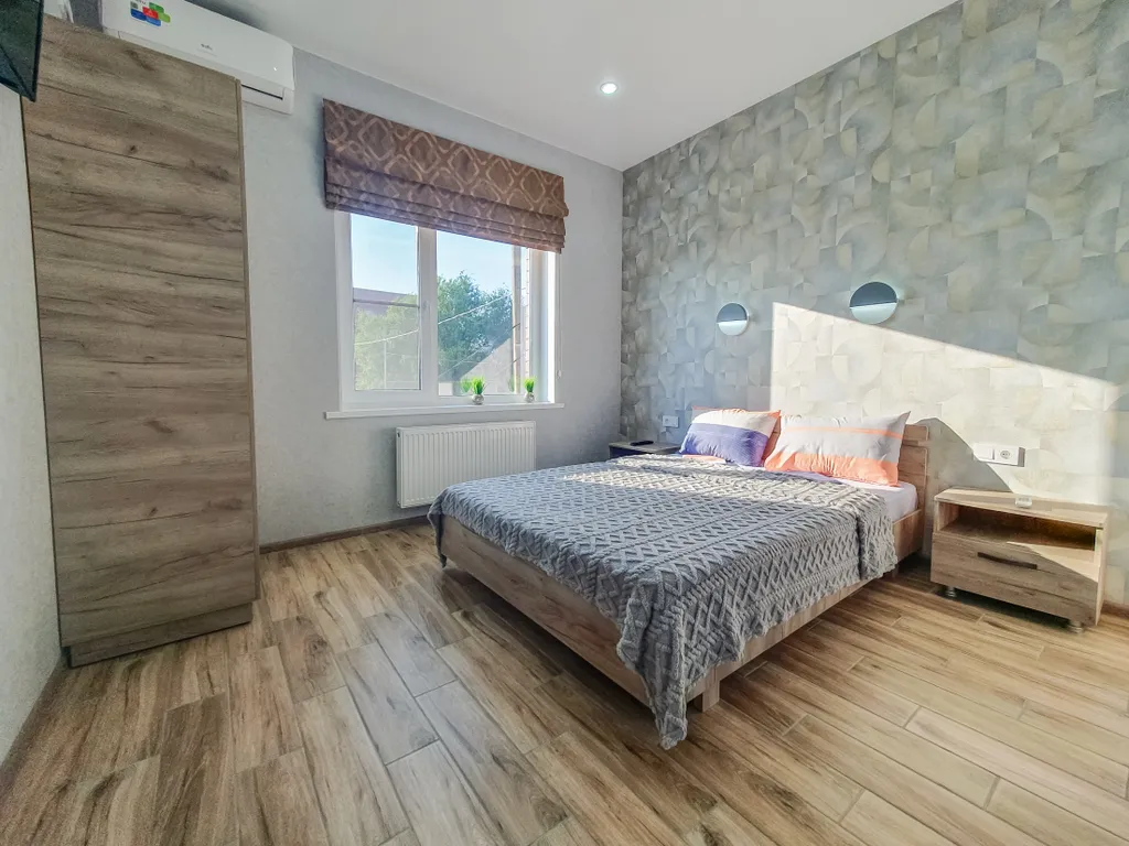 Отдельный дом с благоустроенным двором возле азовского моря