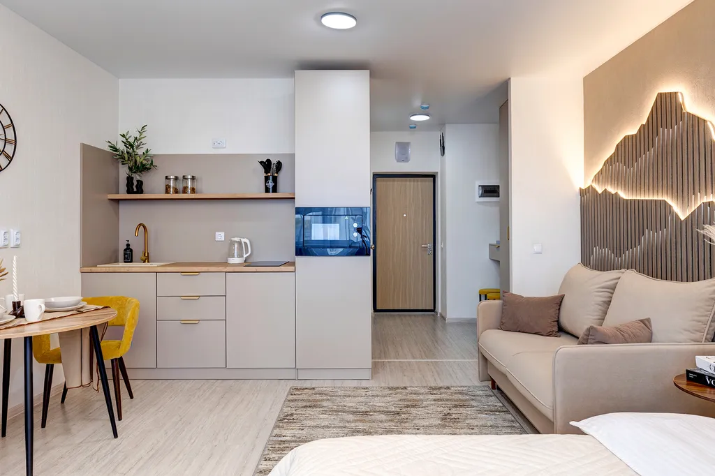 Спокойствие среди горной равнины