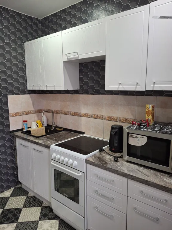 Уютная просторная квартира в центре города с видом на озеро и горы