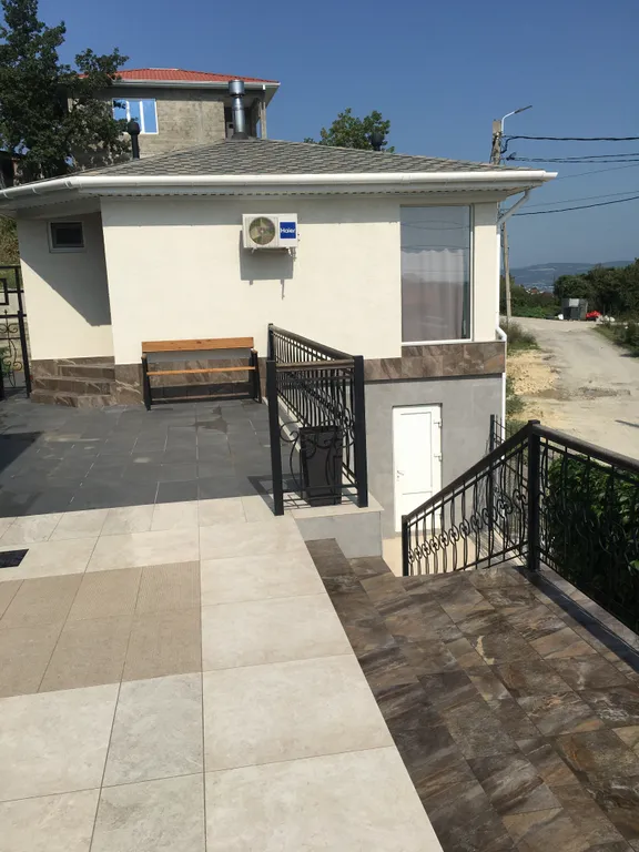 Дом с бассейном, баней и видом на море