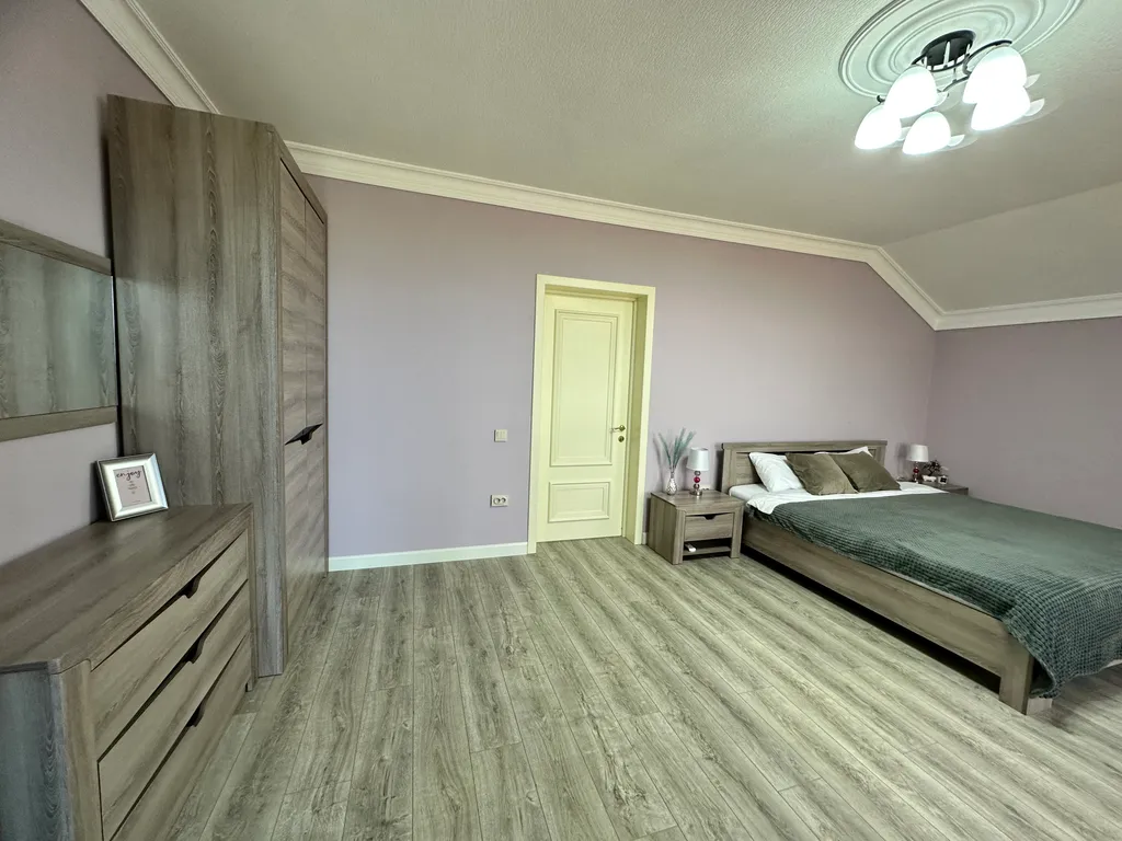 Уютный дом у моря в черте города