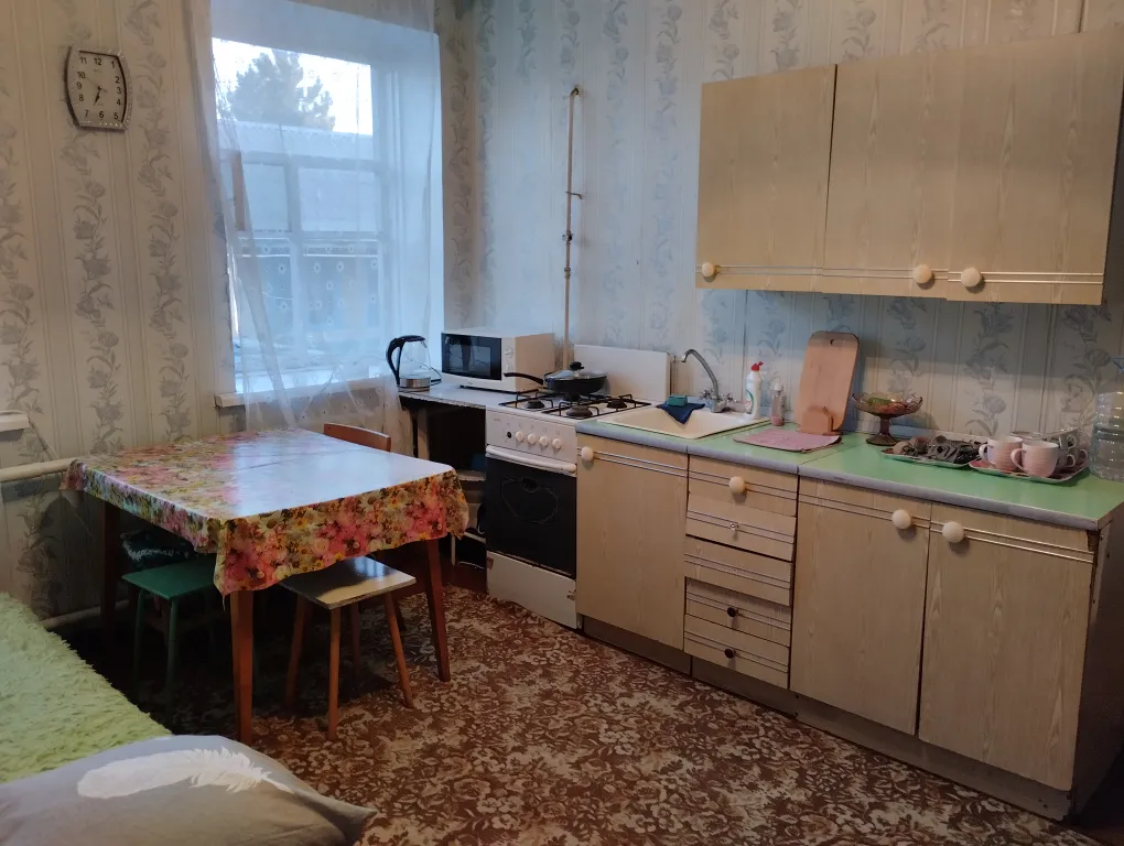 Деревенский домик с парковкой для большой и маленькой компании. Кругло