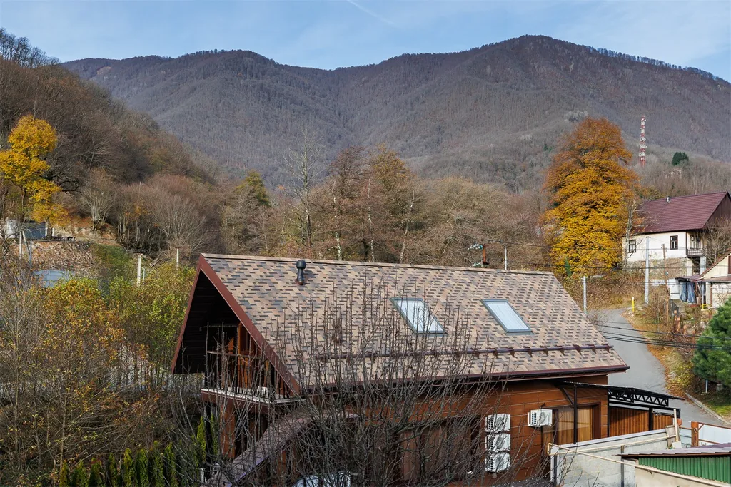 Двухэтажный коттедж, бассейн