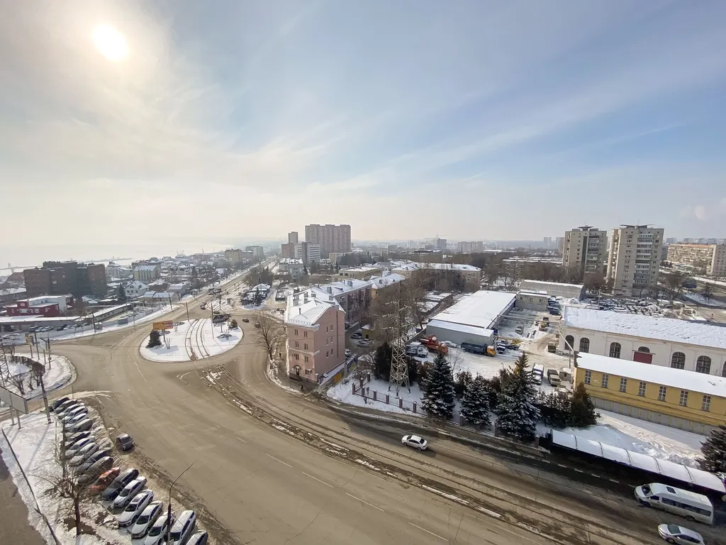 Студия с видом на Волгу