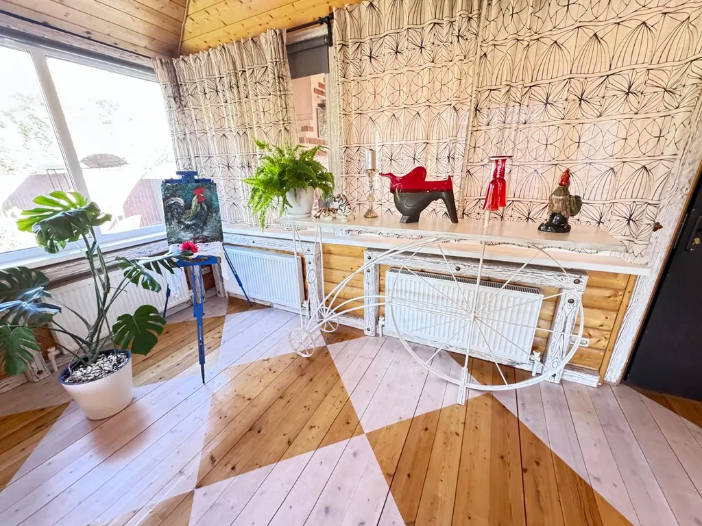 Просторный дом с банькой и видом на храм