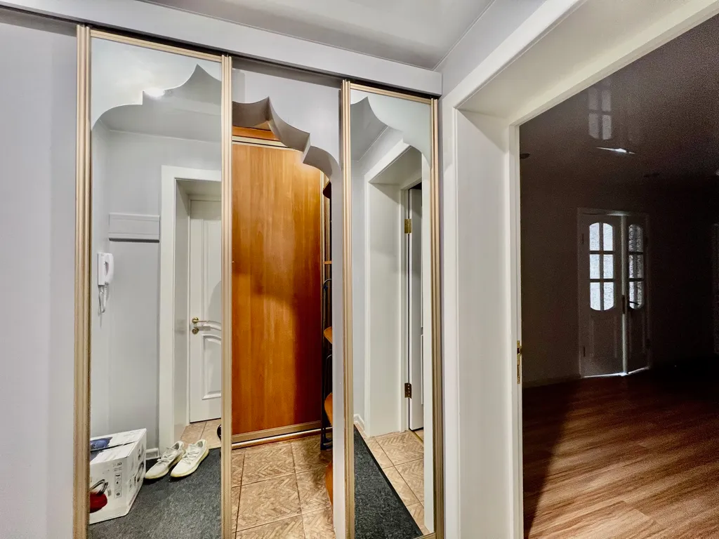 Трехкомнатная квартира в районе ТРК Столица