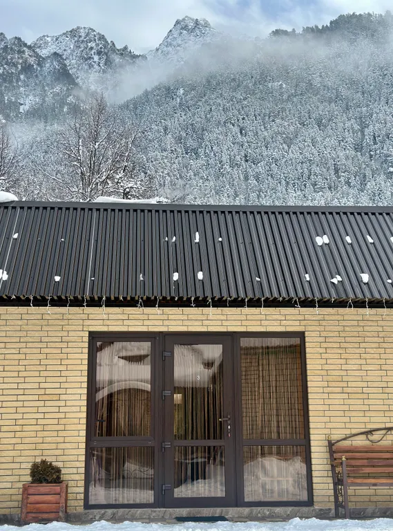 Уютный домик с видом на горы