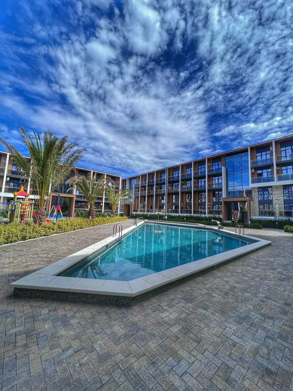 Студия с видом на бассейн