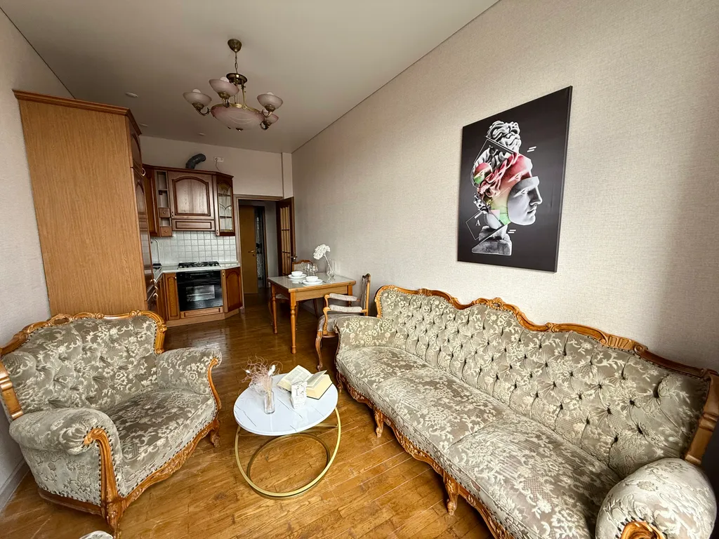 Квартира 1-комнатная квартира в сталинском доме с кроватью king size — Москва