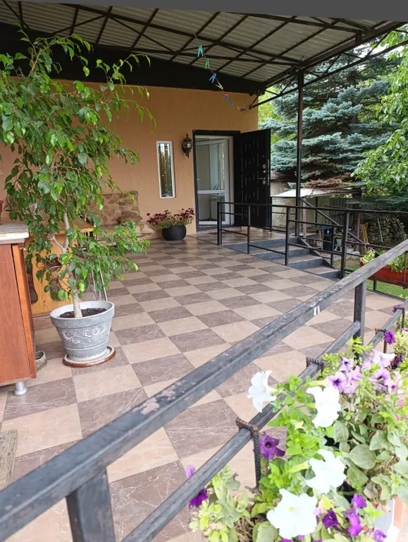 Коттедж Апартаменты с терассой и садом — Кисловодск