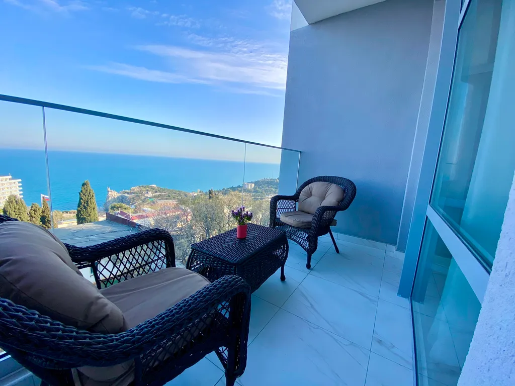 Апартамент с видом на замок Ласточкино гнездо