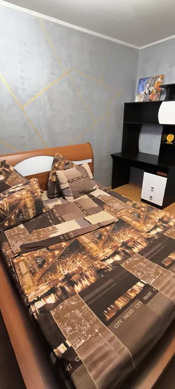 Трёхкомнатная квартира возле Звездного