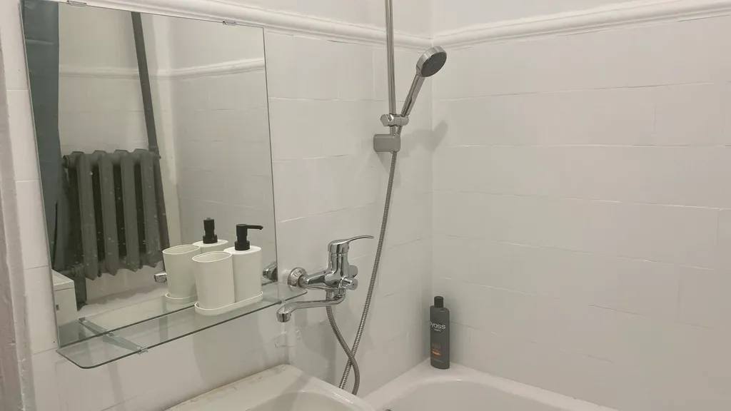 Комната с высокими потолками в самом центре Москвы