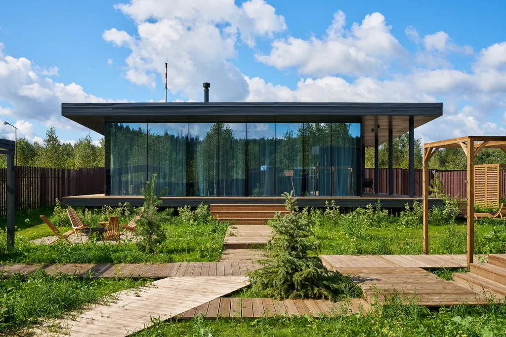 Просторный дом с сауной и камином в окружении леса и реки