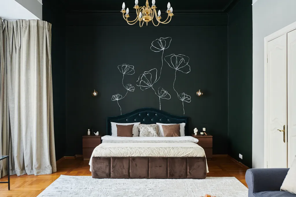 Двенадцать стульев на Тверской