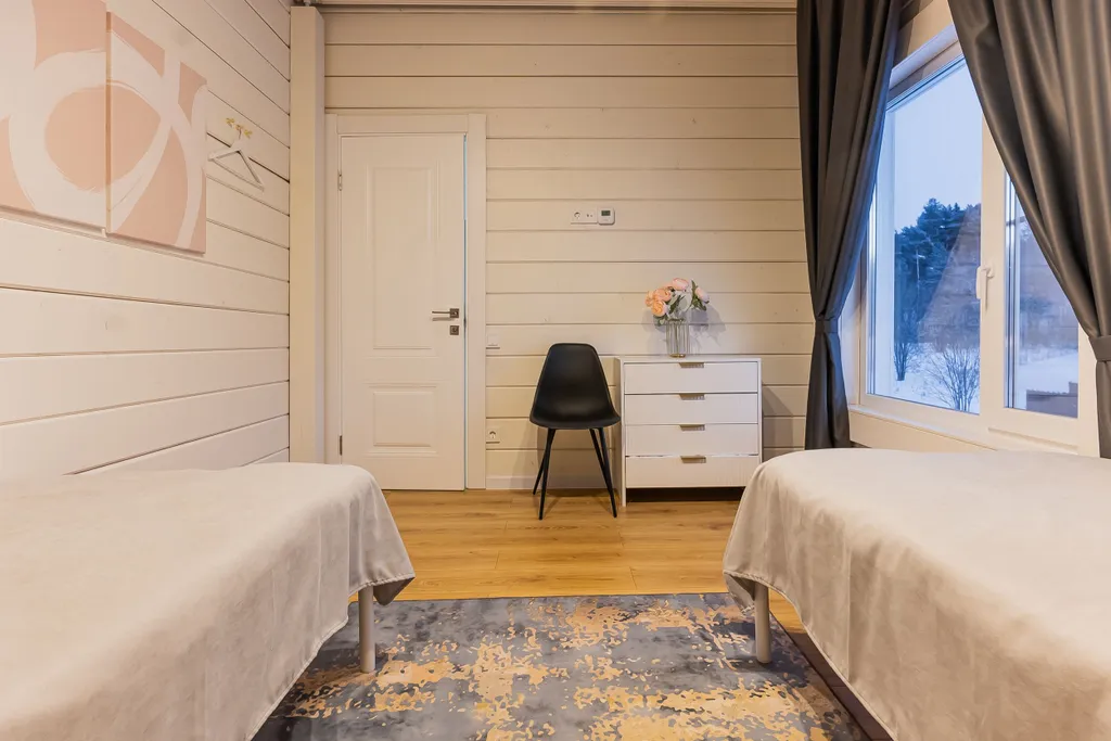 Новый дом с видом на озеро, сауной, гриль-домом и детской площадкой