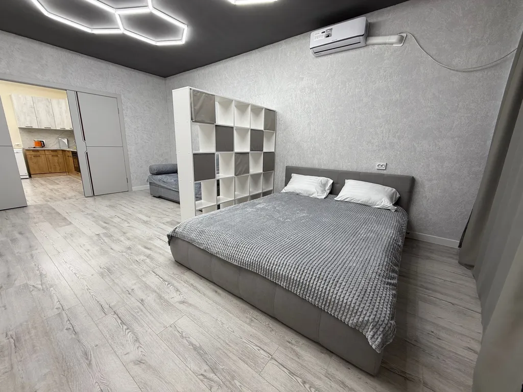 Квартира 3-комнантая квартира, новый ремонт, кондиционер, 4 дивана, 2 кровати, до 12 человек — Новосибирск