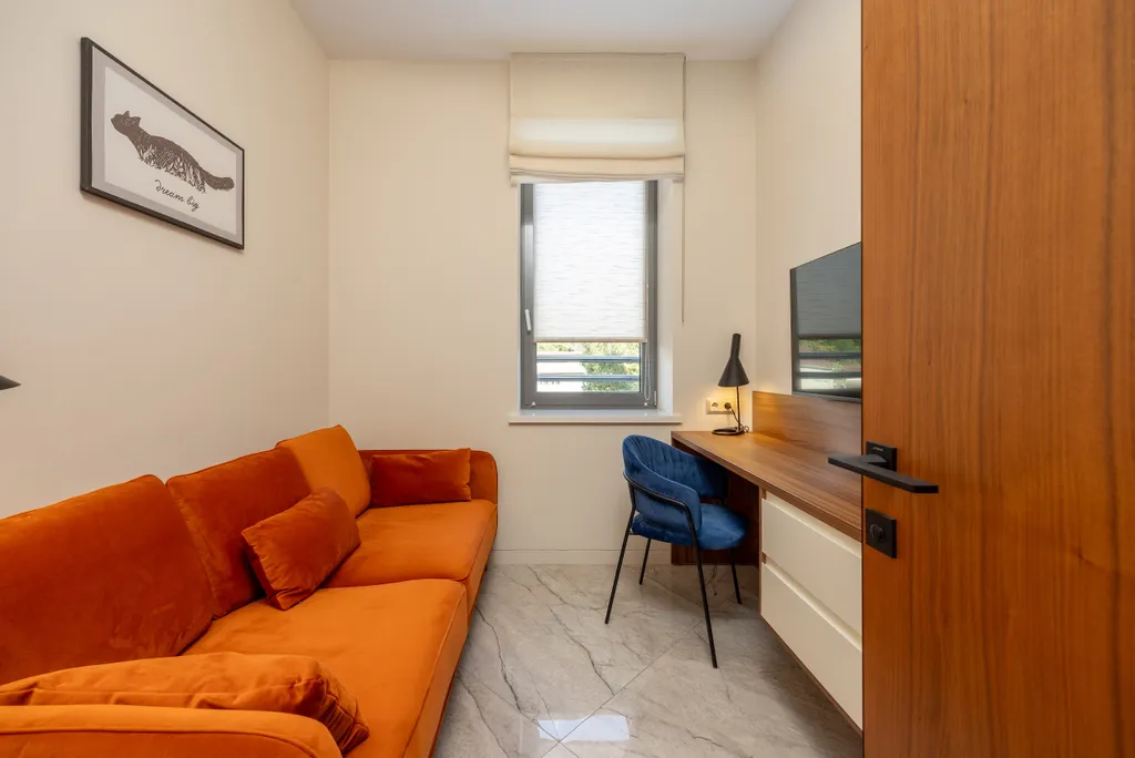 Дизайнерская квартира с террасой, бассейном и видом на море