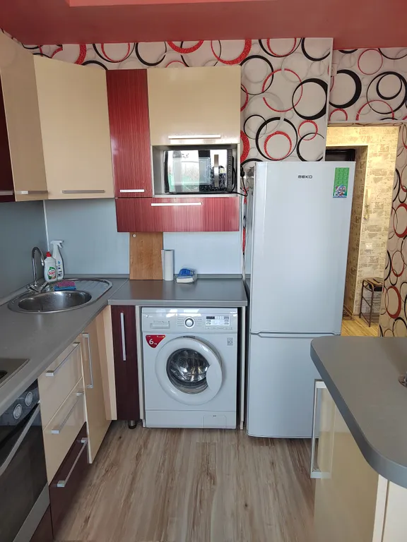 Современная квартира с большой кухней в центре города