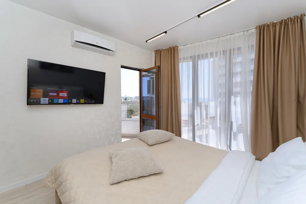 Трехкомнатная квартира у моря с балконом!