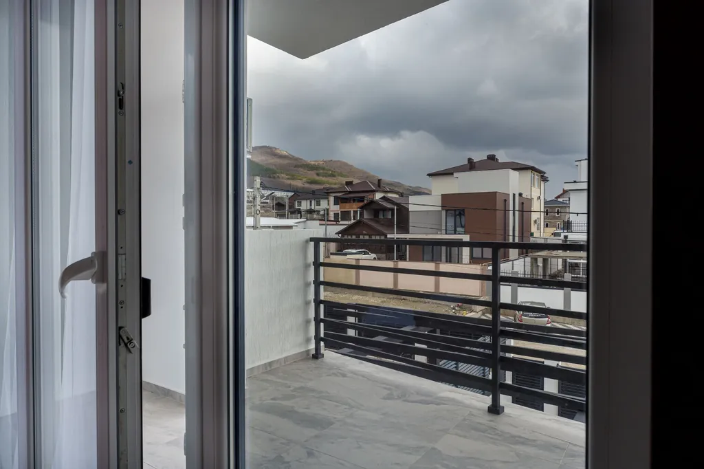 Дом с бассейном с видом на горы