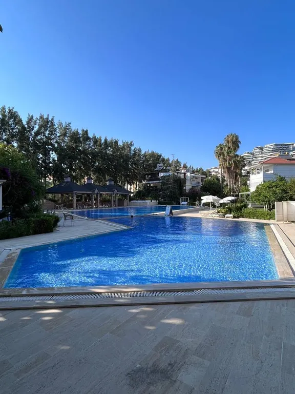 Вилла на берегу моря