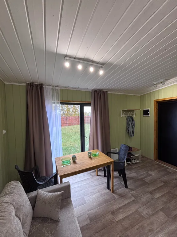 Новый, уютный дом на огороженной территории