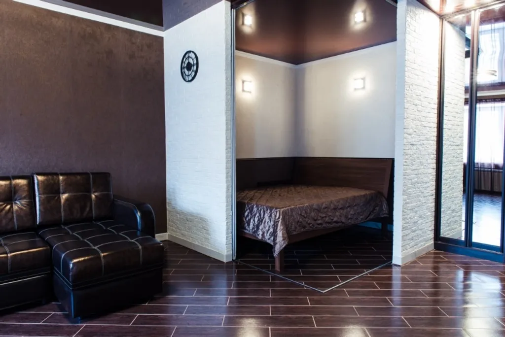 Студия с камином и джакузи