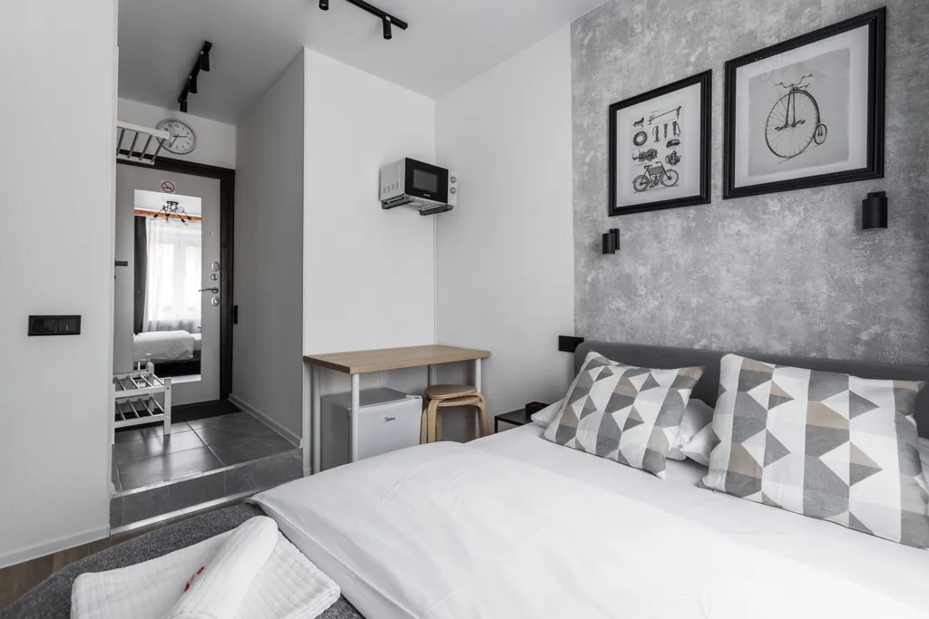 Пешком 7 минут от аэропорта