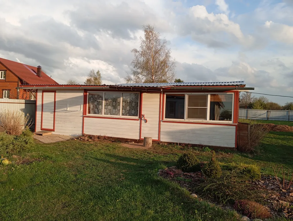 Домик с видом на затопленную колокольню