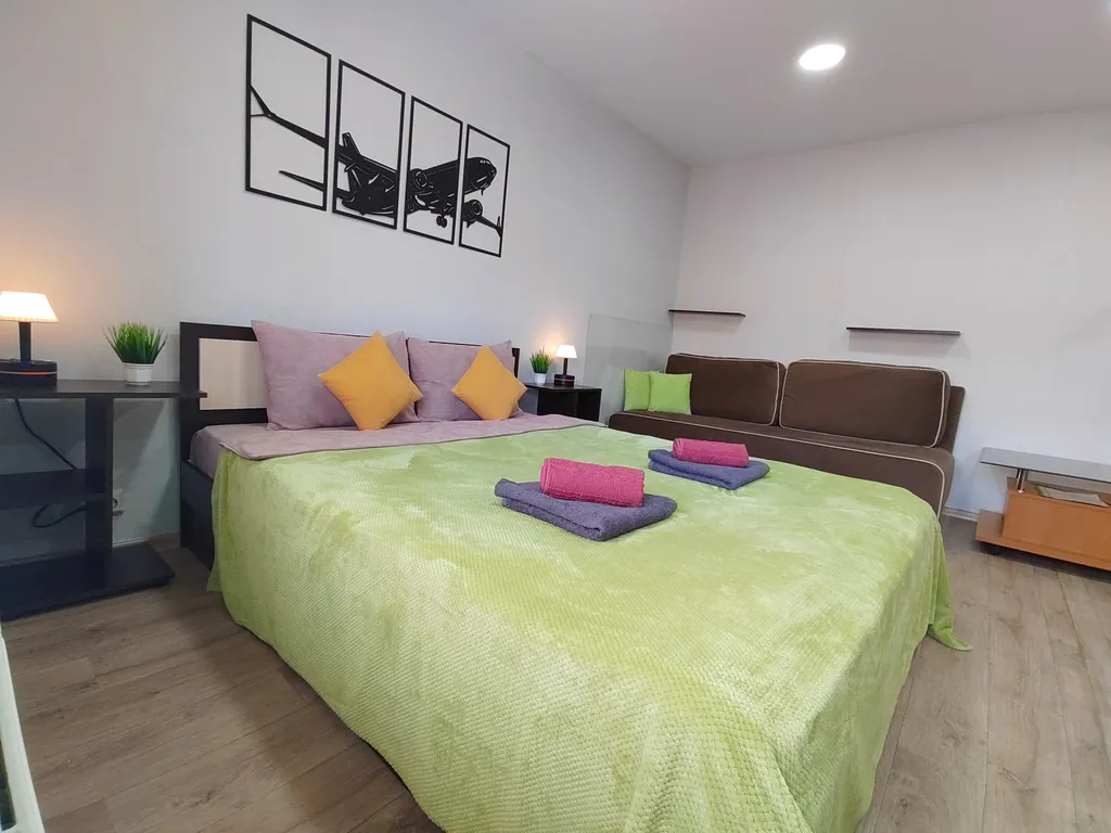 Однокомнатная квартира с улучшенной планировкой в доме с универмагом