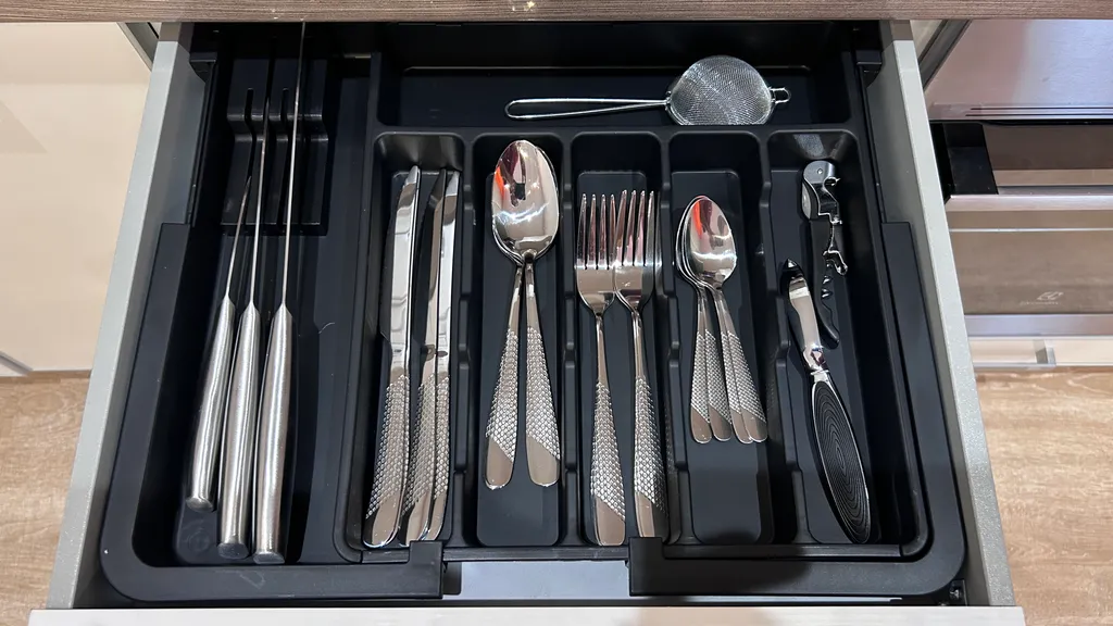 Уютный уголок для путешественников с видом на реку Волга