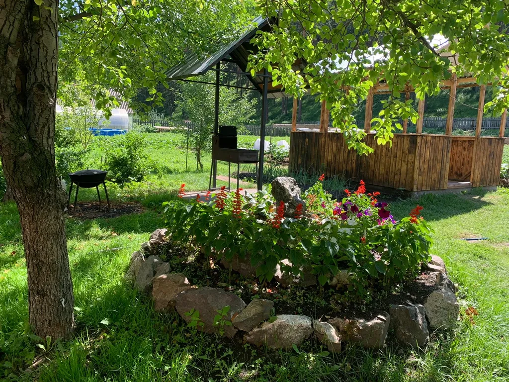 Благоустроенный домик с видом на сосновый бор