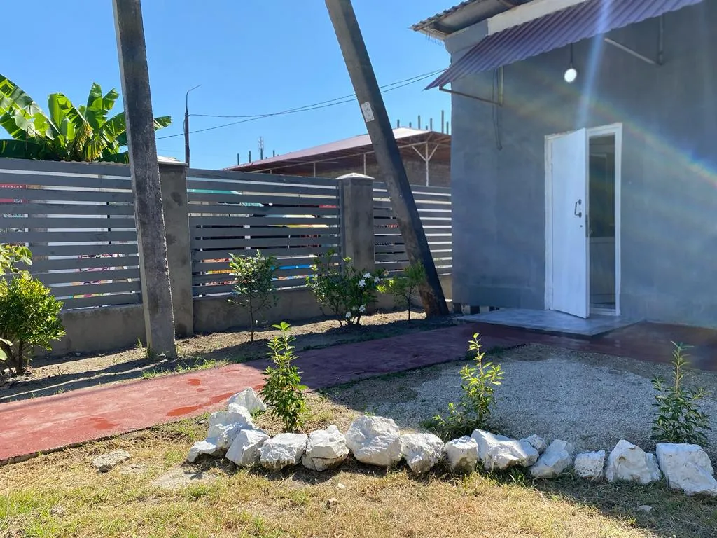 Коттедж Дом с двориком у моря — Гагра