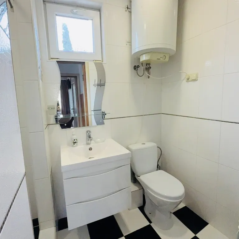 Этаж дома в центре с видом на море и горы