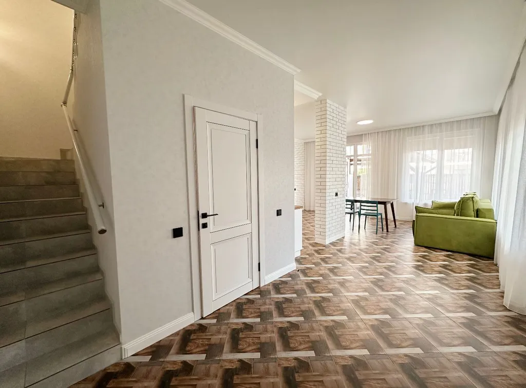 Современный коттедж вблизи дома