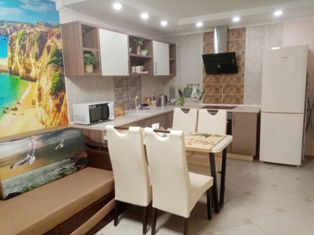 Современная квартира в Алуште на 1-й линии от моря — аренда посуточно в Алушта