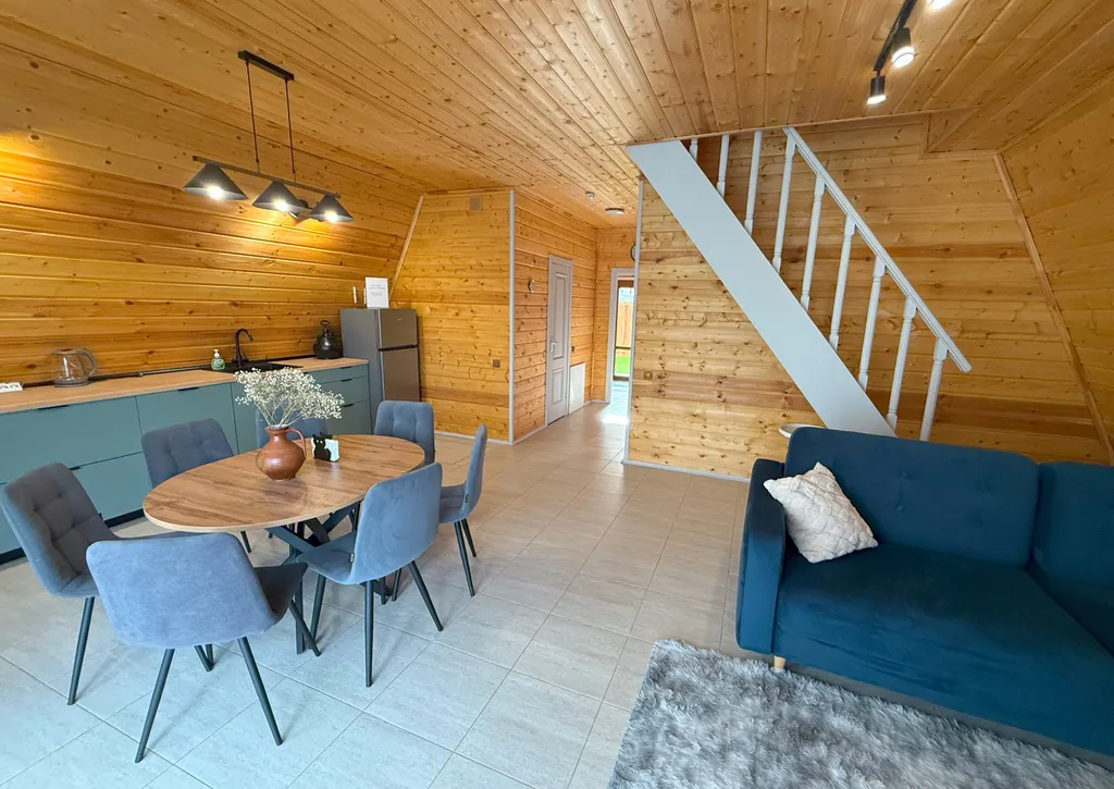 А-фрейм шалаш у леса