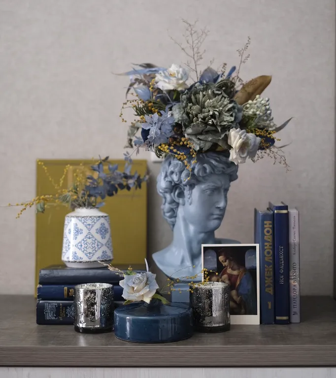 Старинный дом с двориком в центре