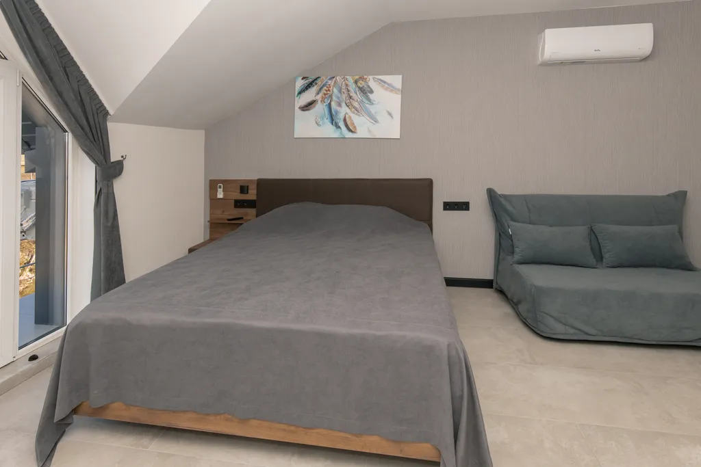 Студия с балконом