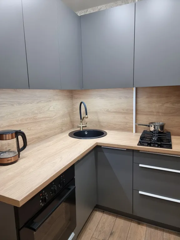 Новая и свежая двухкомнатная квартира, около станции метро Пушкинская