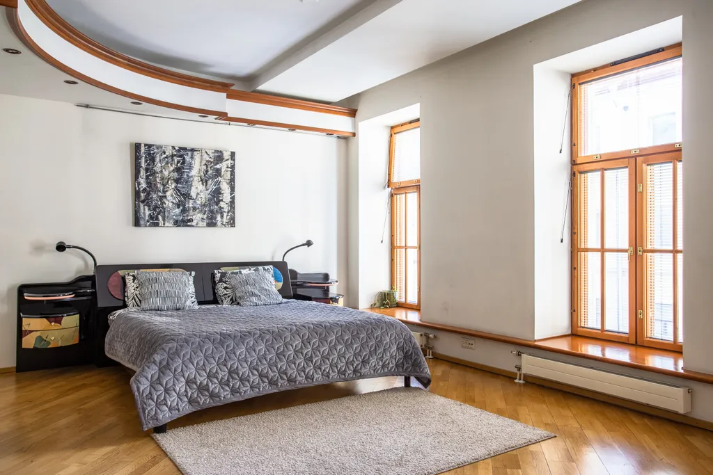 Двухуровневая квартира с видом на Неву по соседству с Эрмитажем