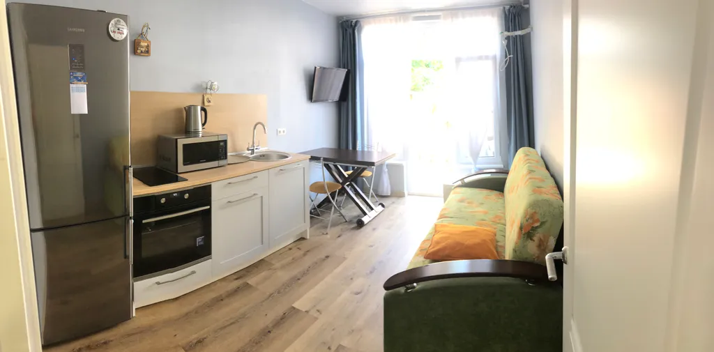 Апартамент с террасой и бассейном