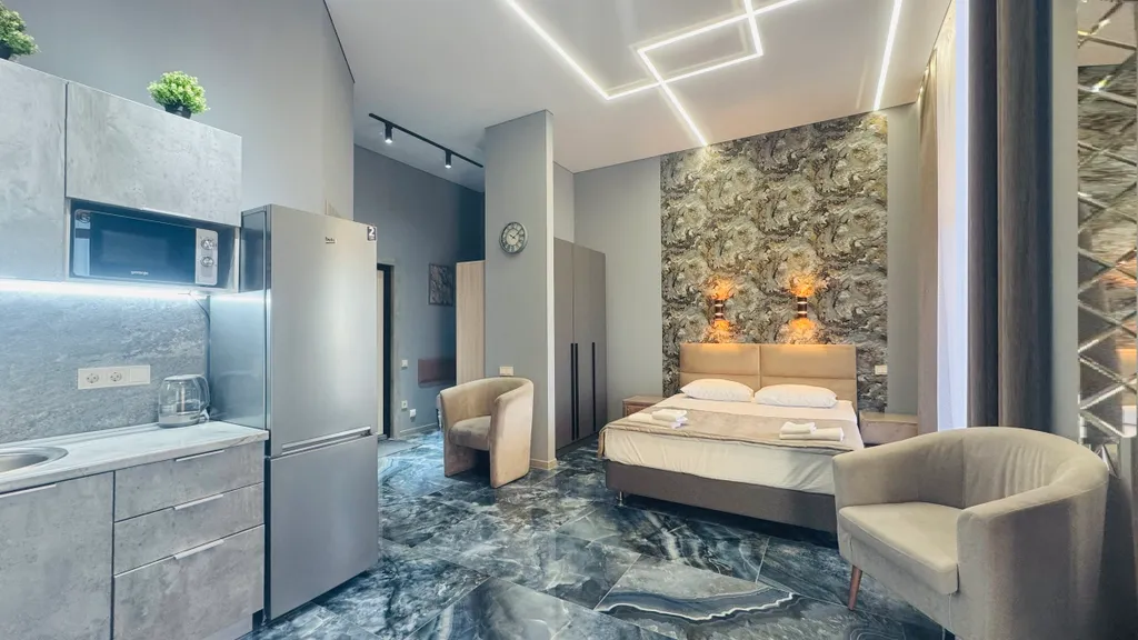 Студия скай класса в стиле модерн с панорамным видом на город