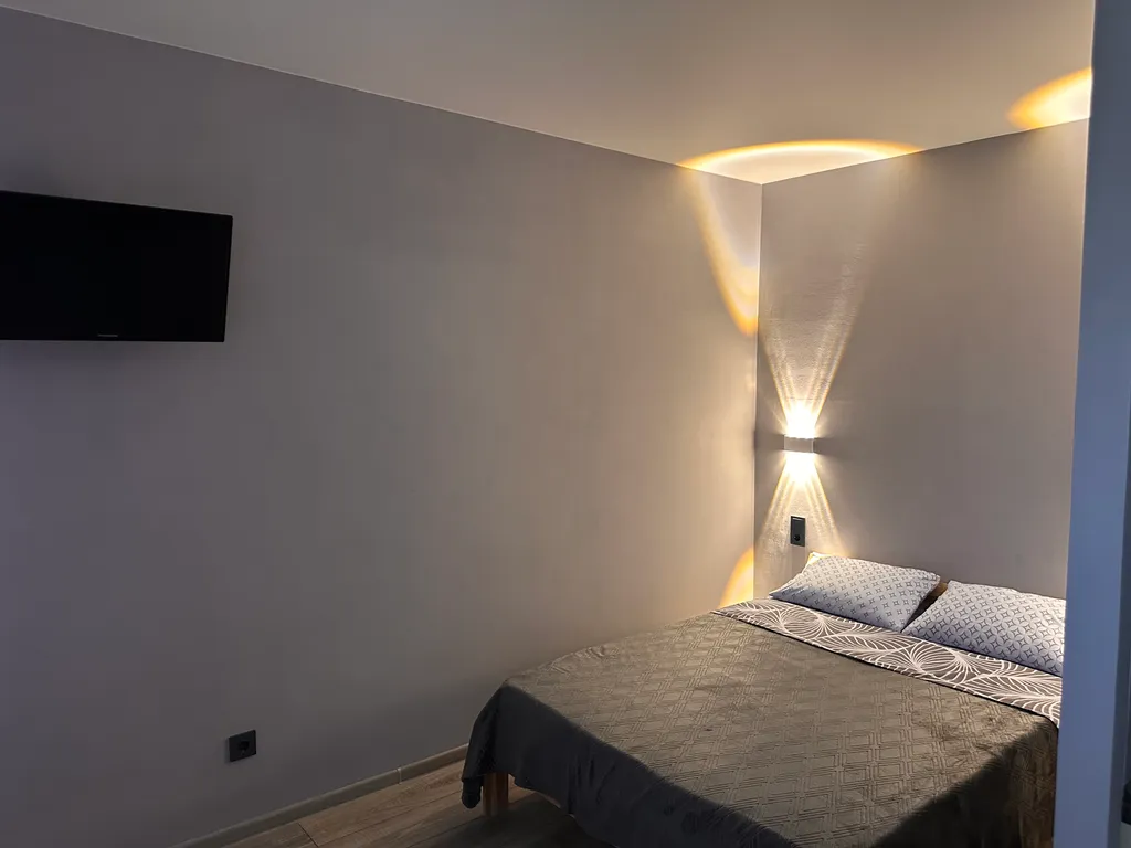 Уютная студия с видом на город