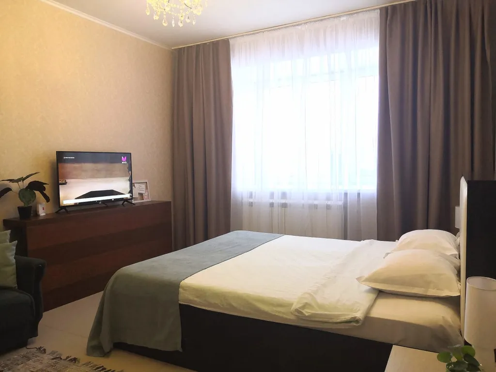 Напротив ледового дворца на набережной в элитном доме