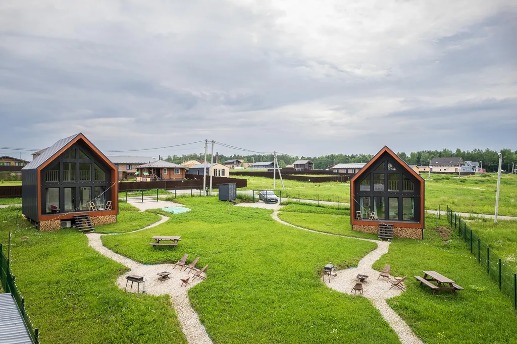 Яркий коттедж с панорамным видом на лес рядом с баней